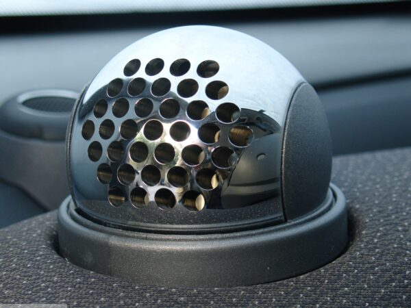 Ball vents in hole design in finish chrome on the dashboard for Smart Fortwo 450