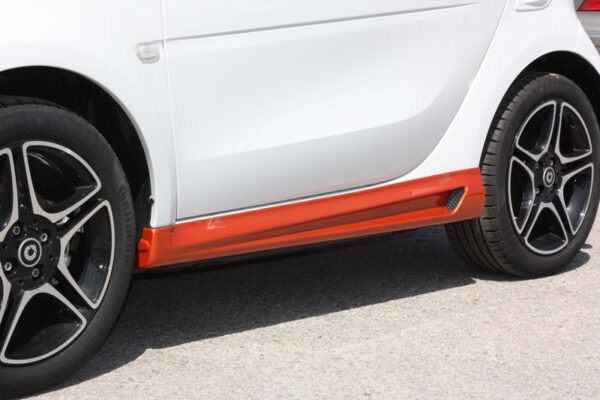 Side skirts for Smart Fortwo 453 coupé and cabrio in color lava orange